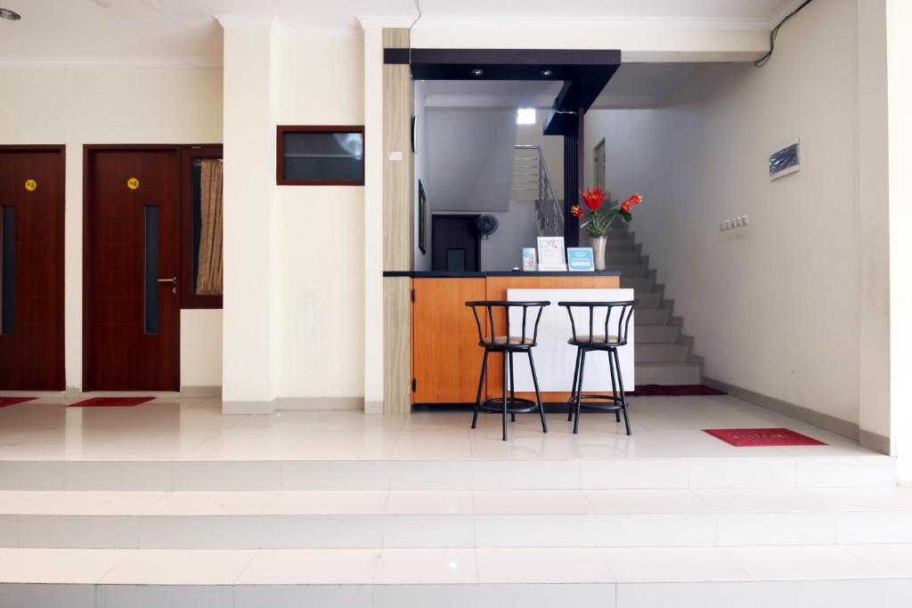 RedDoorz Syariah Plus near Cirebon Super Block Mall 2 photo