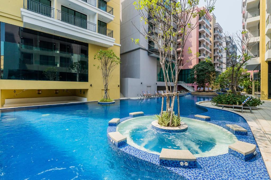 Swimming pool