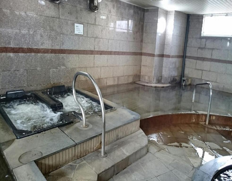 Hot spring bath