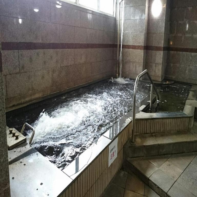 Hot spring bath