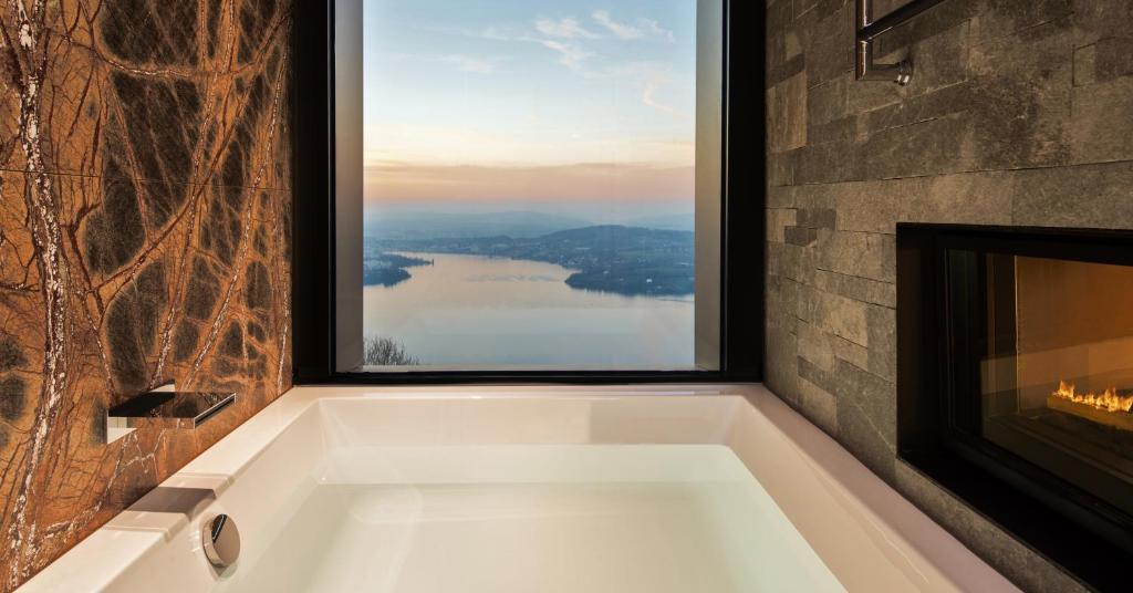 Contemporary Lake View Bay Suite