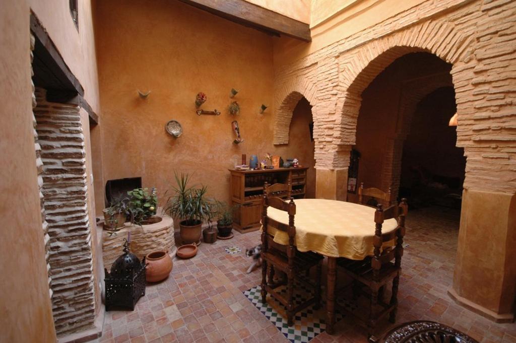 Restaurant, Riad Felloussia in Meknes