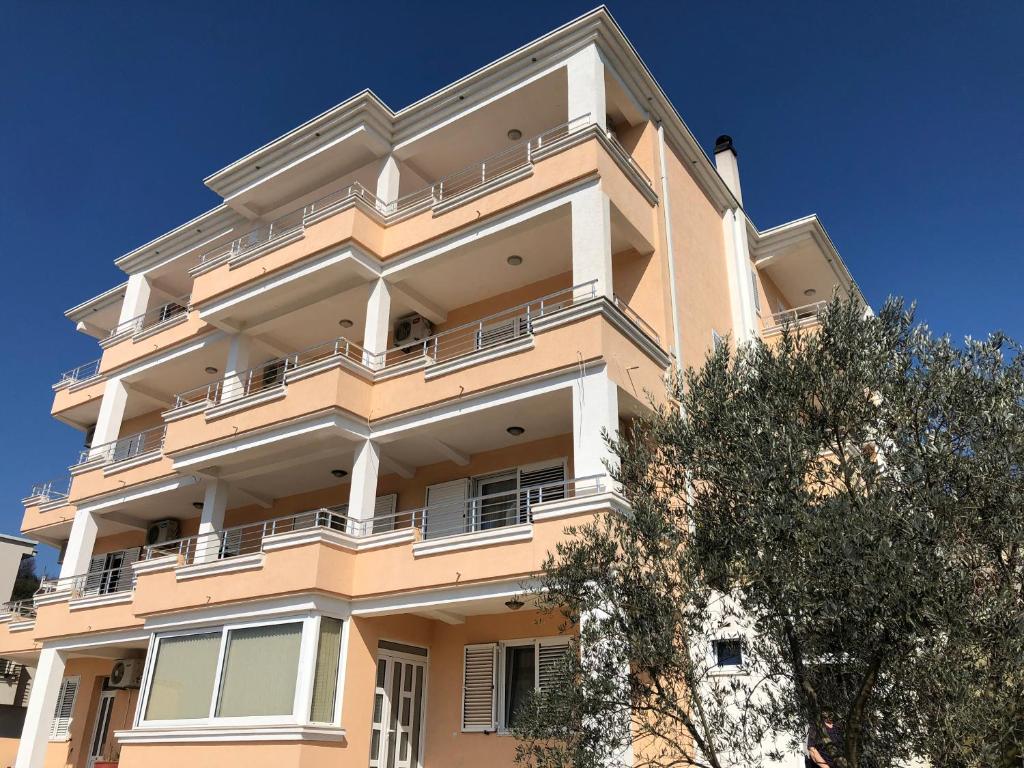 Queen Kodre Apartments 전경