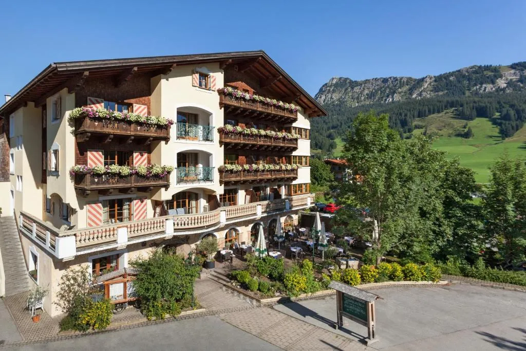 Das Traditionshotel Schwarzer Adler, hotel in Tannheim