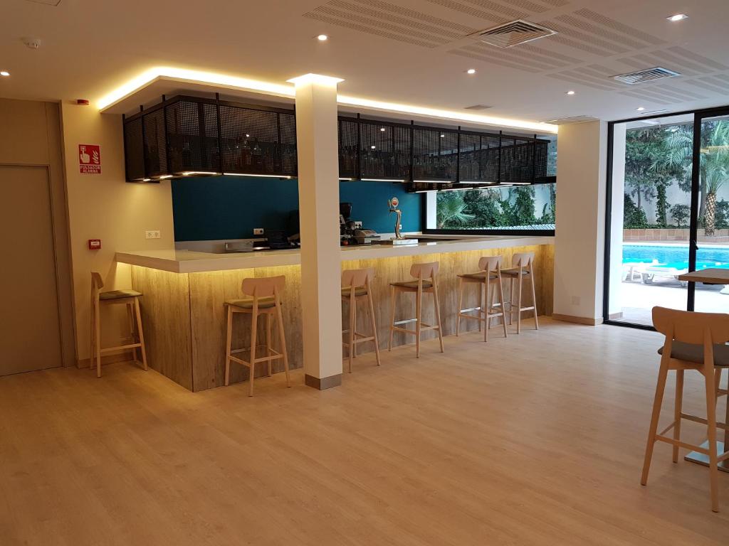 Hotel Perla — Restaurant & bars in Benidorm, Valencian Community