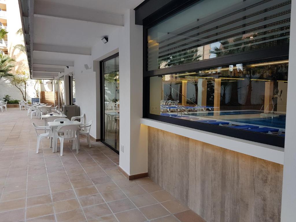 Hotel Perla — Swimming pool in Benidorm, Valencian Community