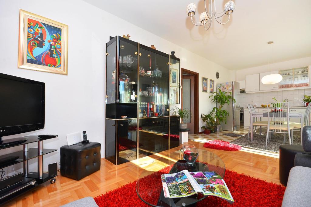 Artsy Apartment, Klis