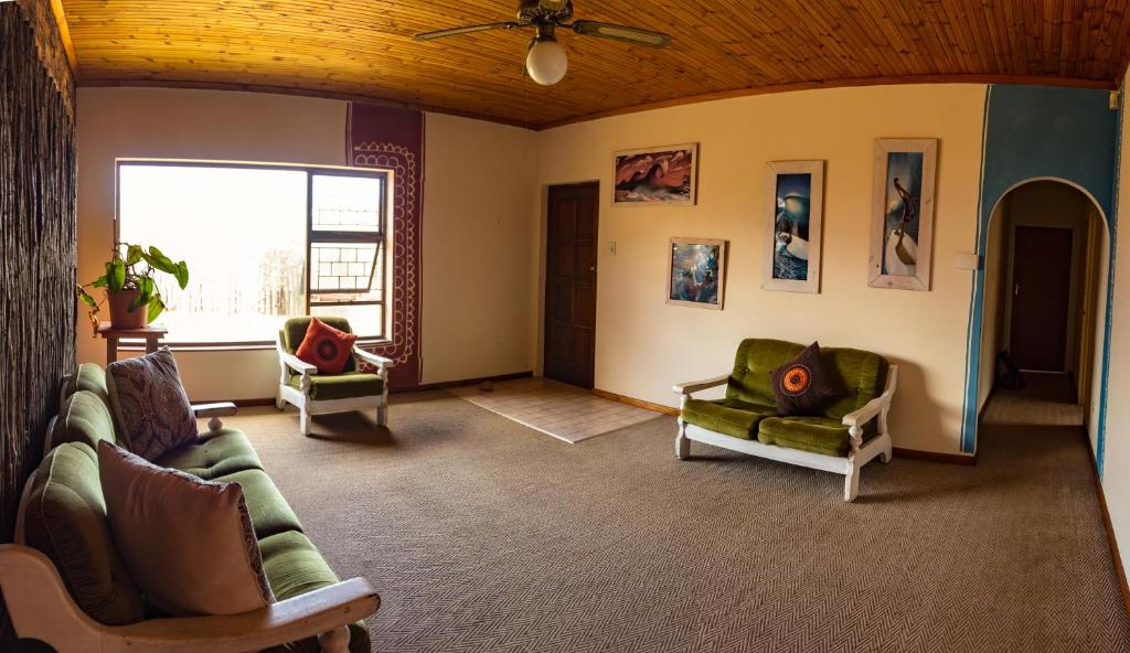 Shared lounge/TV area