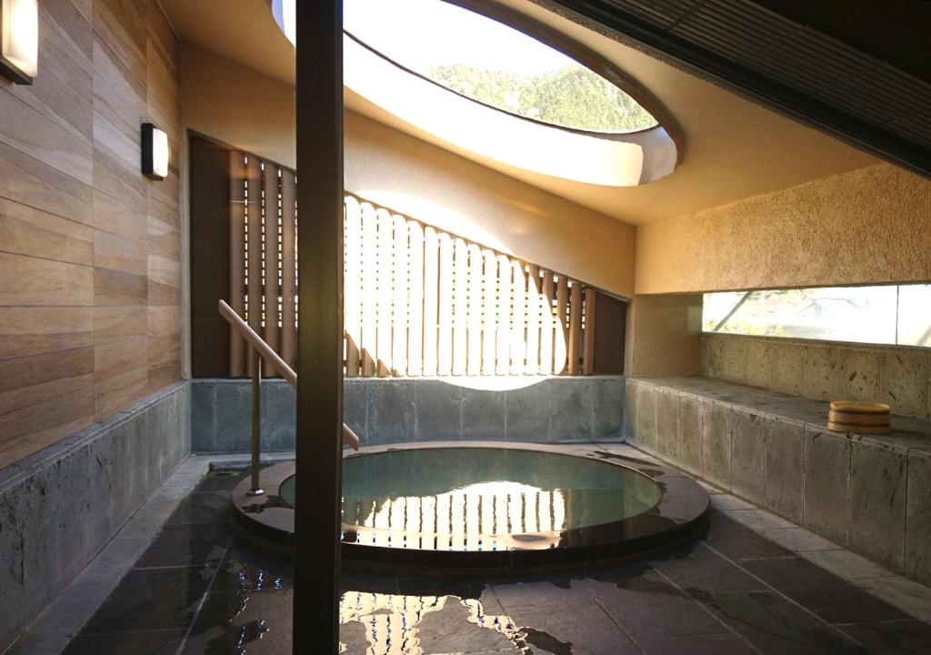Hot spring bath