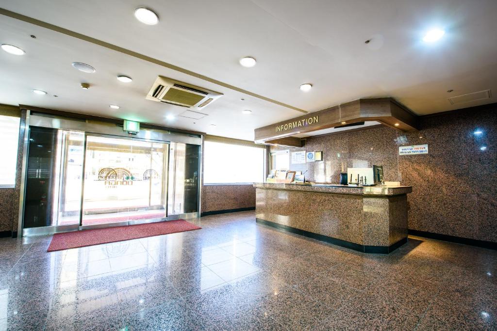 Lobby, Gangneung Donga Hotel in Gangneung-si