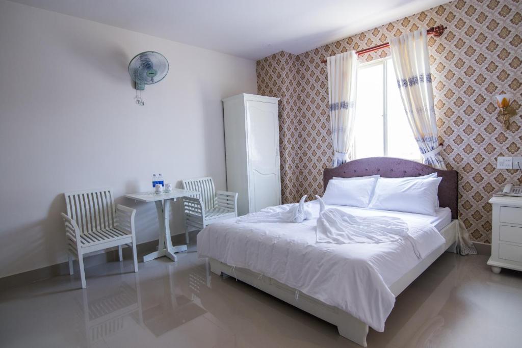 Royal Hotel photo