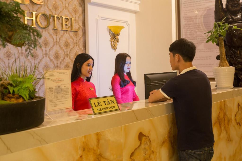 Royal Hotel photo