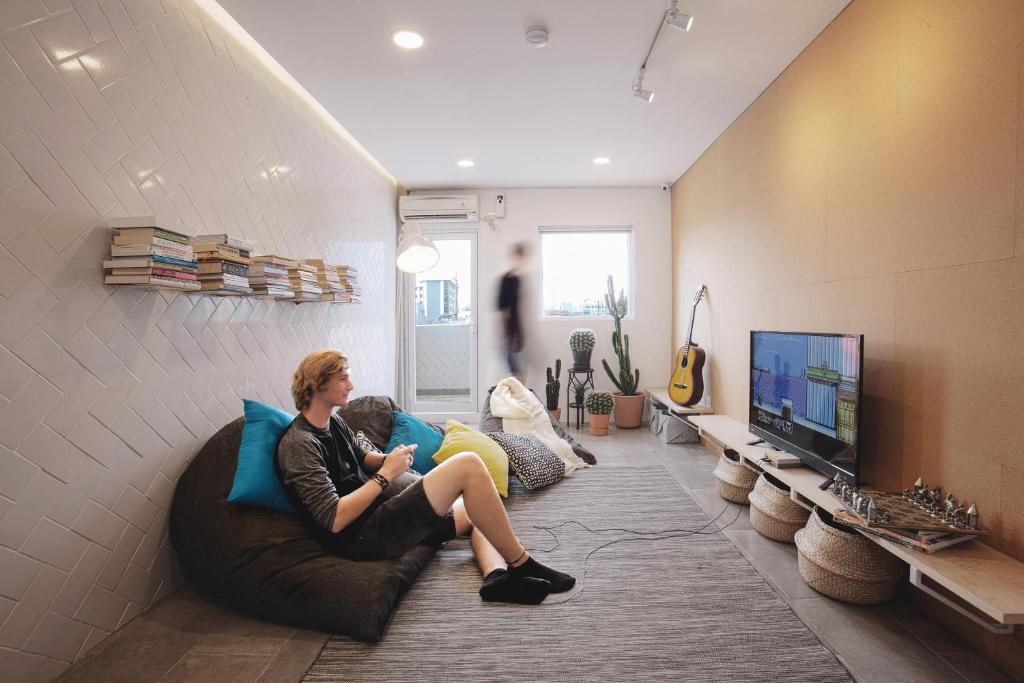 Shared lounge/TV area