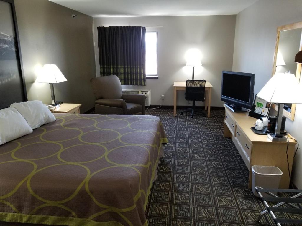 Super 8 By Wyndham Fort Collins photo