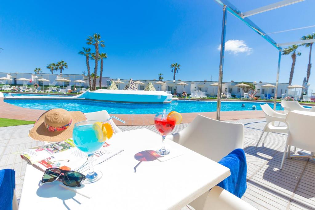 Vista Oasis — Swimming pool in Maspalomas, Canary Islands
