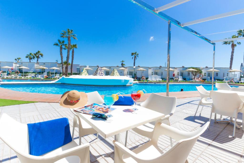 Vista Oasis — Swimming pool in Maspalomas, Canary Islands