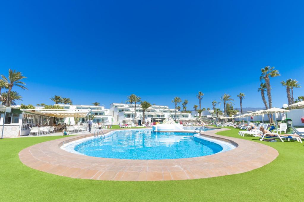 Vista Oasis — Swimming pool in Maspalomas, Canary Islands