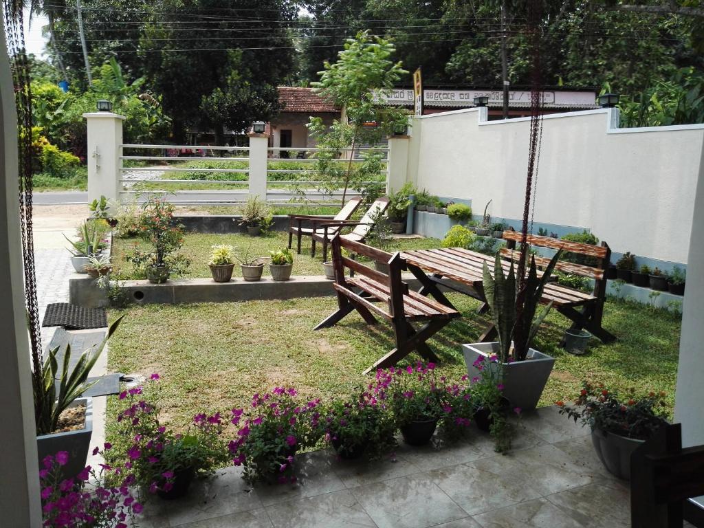 Leopard Rock Family Rest — Hotel in Negombo