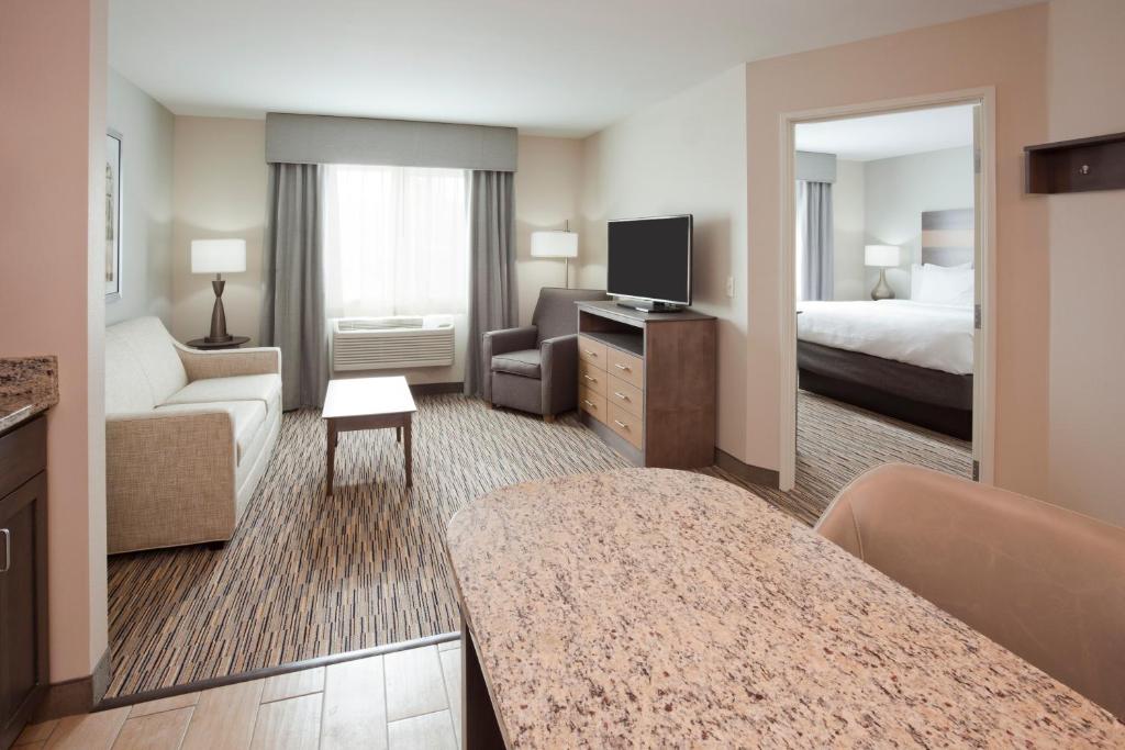 GrandStay Hotel & Suites photo