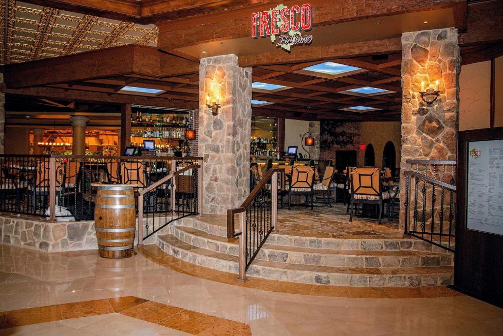 Hotel Dining