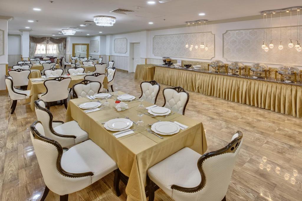 Restaurant, Royal Hotel in Sharjah