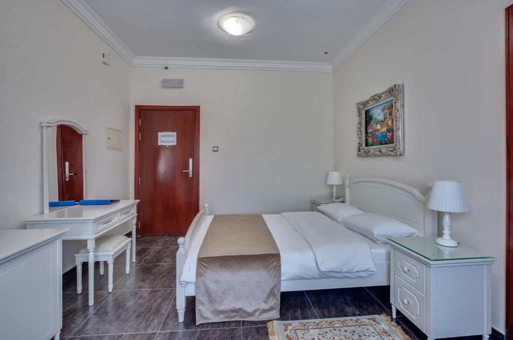 Royal Hotel photo