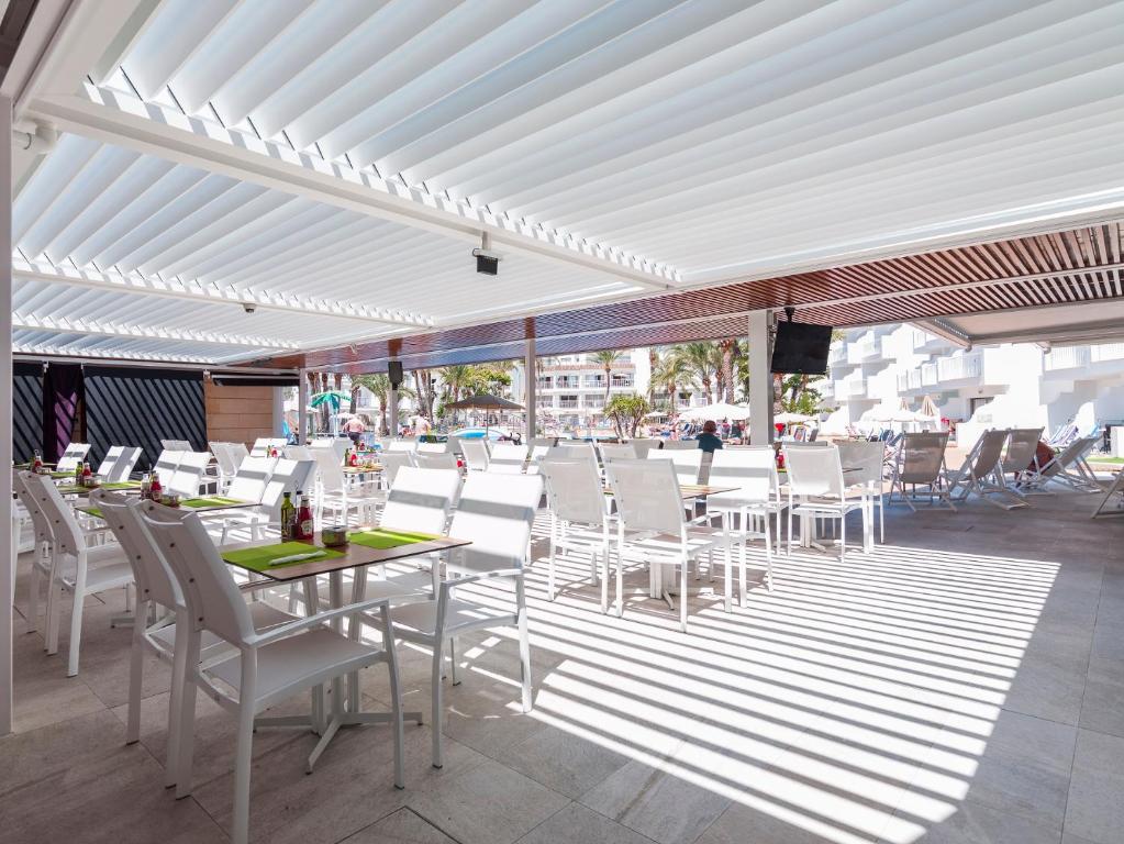Playas Ca's Saboners — Restaurant & bars in Palma Nova, Balearic Islands