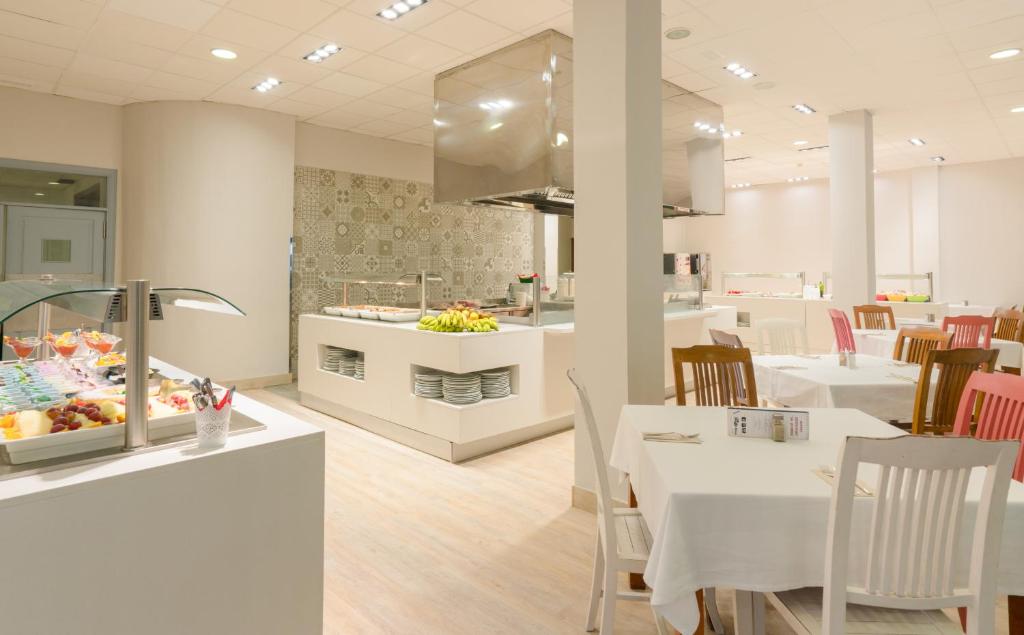 Apartamentos Santa Rosa — Restaurant & bars in Costa Teguise, Canary Islands
