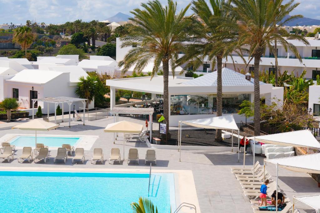 Apartamentos Santa Rosa — Swimming pool in Costa Teguise, Canary Islands