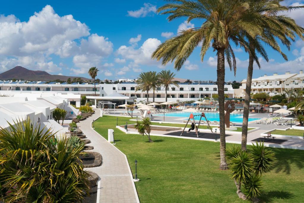 Apartamentos Santa Rosa — Swimming pool in Costa Teguise, Canary Islands