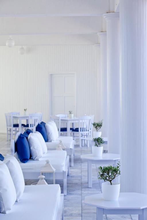 Restaurant, Mrs Chryssana Beach Hotel in Crete Island