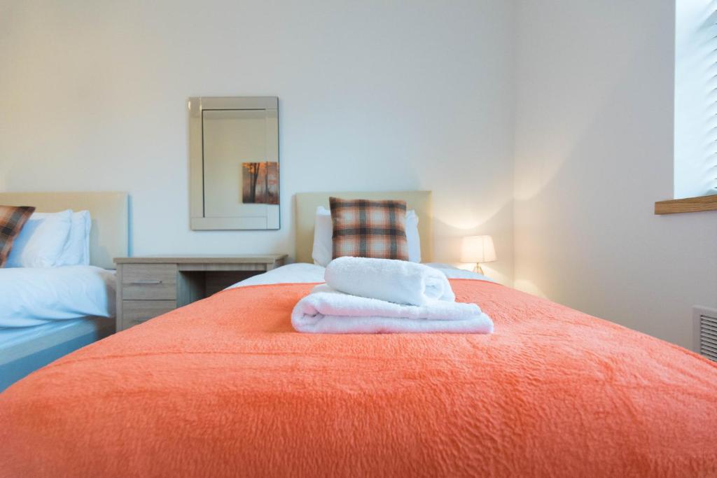 Comfortable Modern Apartment in Swindon, FREE parking sleeps up to 5 photo