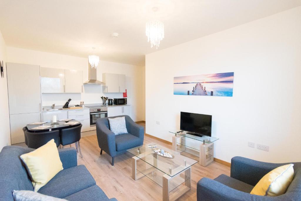 Comfortable Modern Apartment in Swindon, FREE parking sleeps up to 5 photo