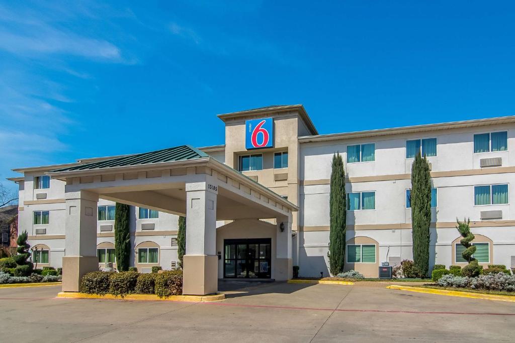 Motel 6 Dallas - North photo