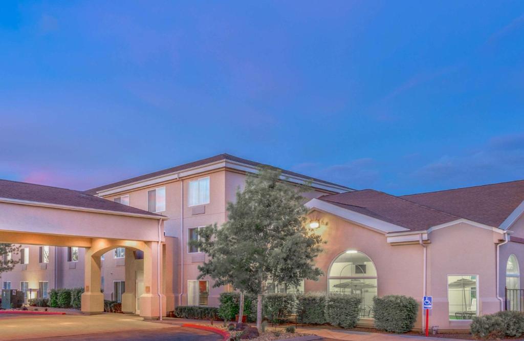 Super 8 by Wyndham Heyburn, Burley