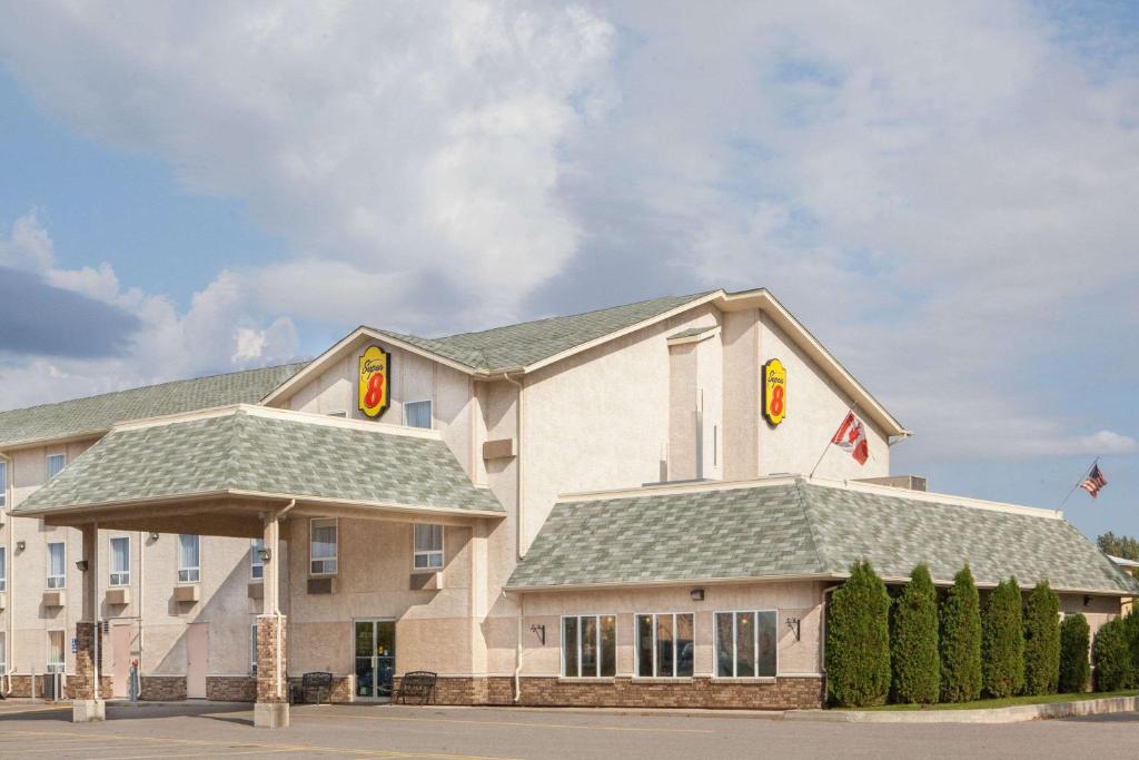 Super 8 By Wyndham Fort Frances photo