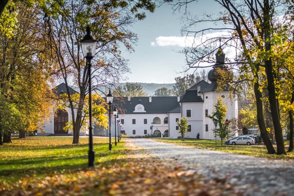 Chateau Appony, hotel in Oponice