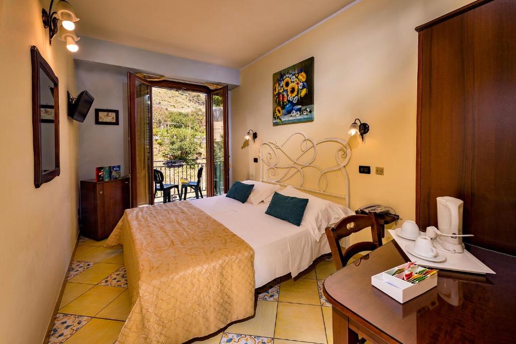 Hotel Cala Marina photo