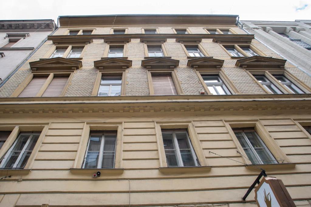 Entrance, Viktoria Central Apartment in Budapest
