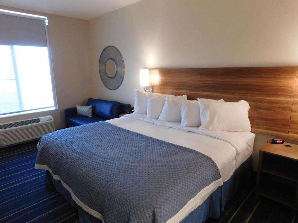 Days Inn & Suites By Wyndham Kearney photo