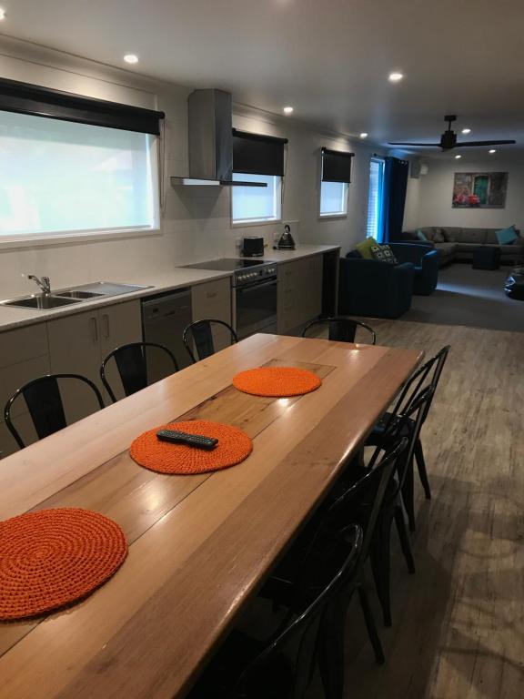 Kitchen, Snow View Holiday Units in Tawonga