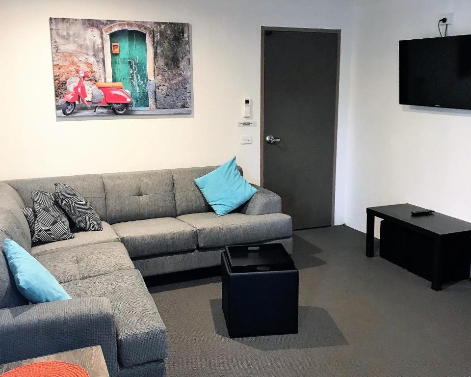 DELUXE APARTMENT