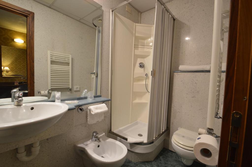 Hotel Montecarlo photo