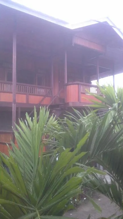 Sunset Guest House & Bar, hotel v destinaci Bunaken