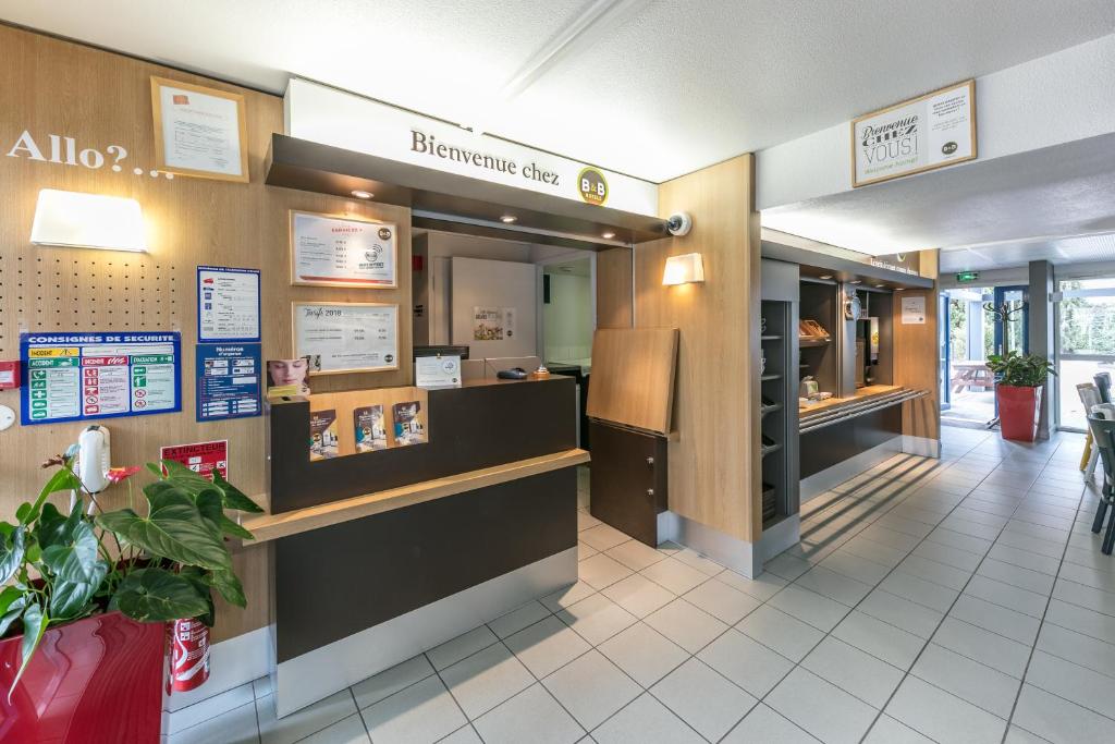 B&B HOTEL Toulouse Cite de l'Espace Mouchotte photo