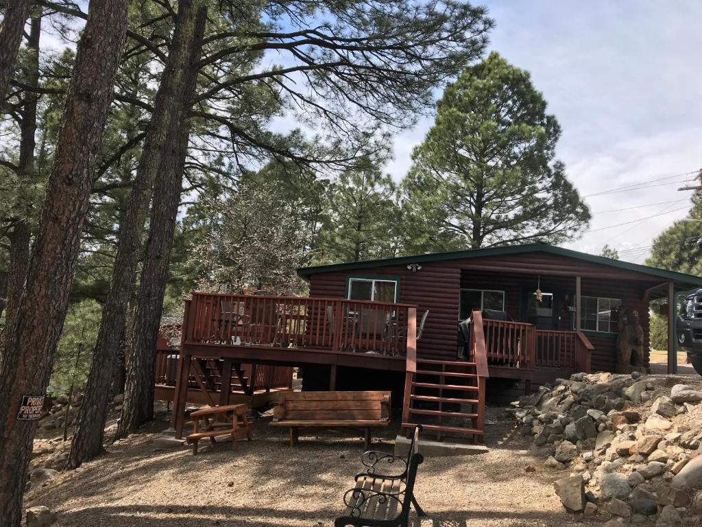 Gonzales Cozy Little Bear Cabin photo