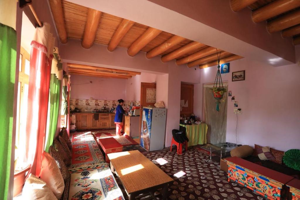 Lhachik Guest House photo