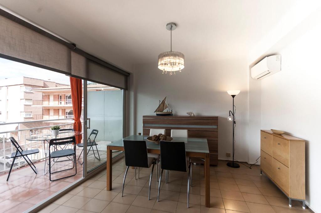 Lets Holidays APARTMENT with TERRACE NEAR BEACH - 1