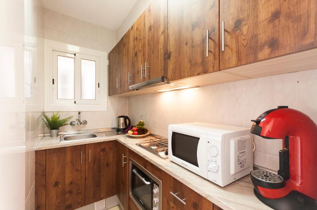 Lets Holidays APARTMENT with TERRACE NEAR BEACH - 3