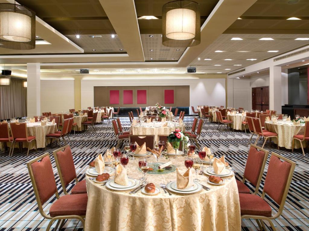 Restaurant, Dan Carmel Haifa Hotel in Haifa